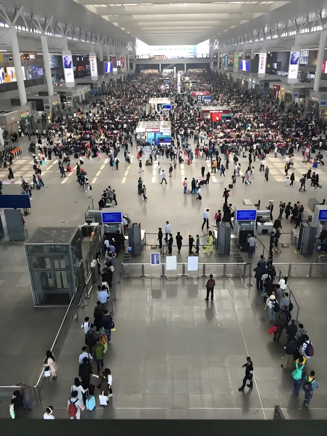 中国铁路：五一假期运输旅客发送量累计超1亿人次