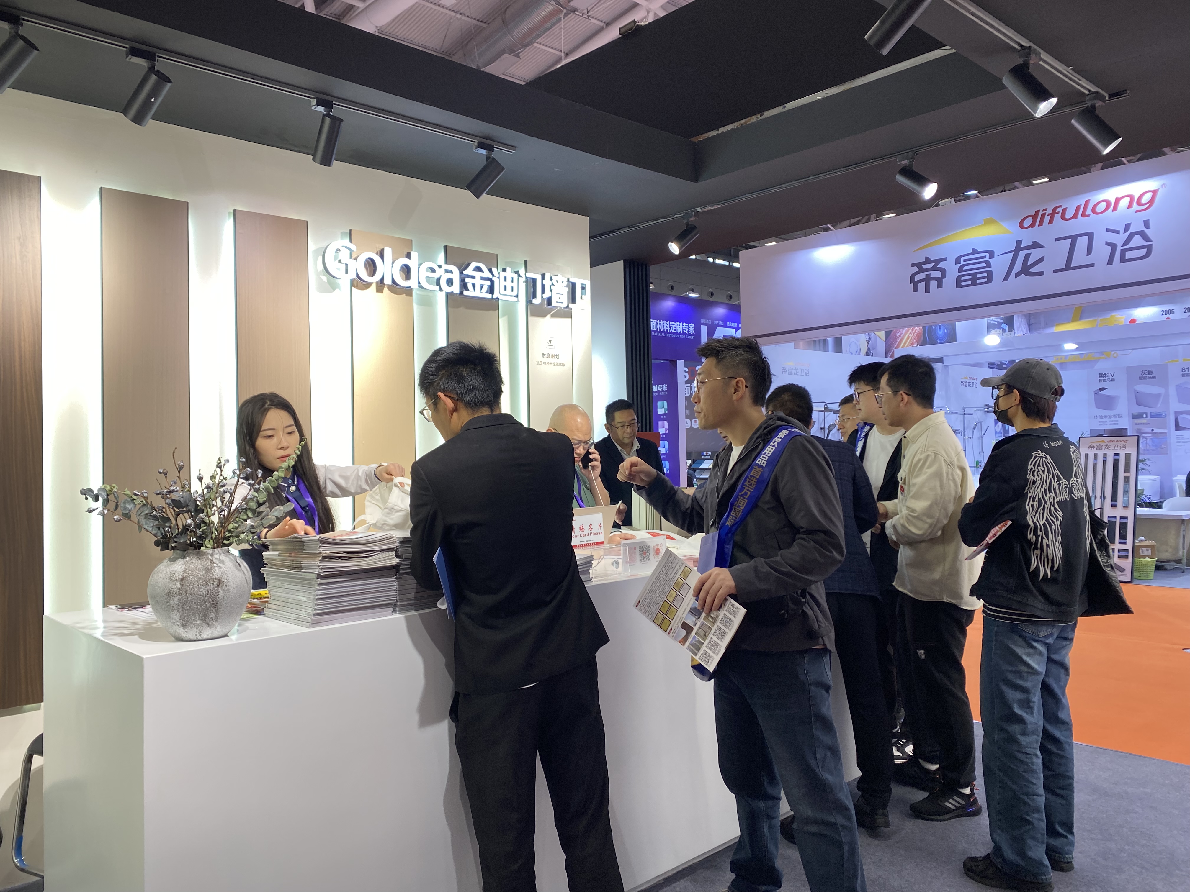 燕之屋闪耀第33届深圳礼品家居展，领航高端礼业赛道