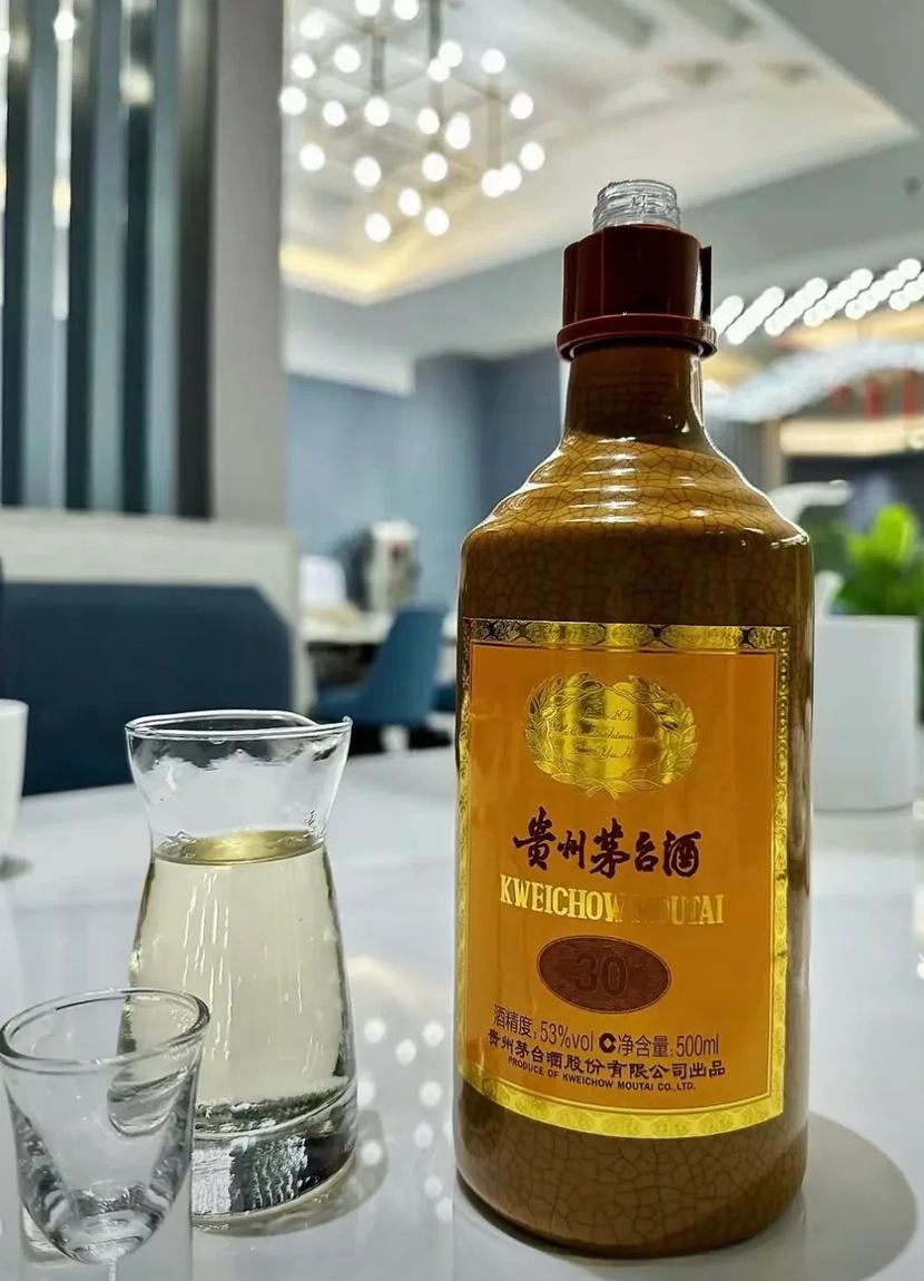 股东大会餐叙首次不供酒 茅台董事长：发自内心认可公务接待“不上酒”规定